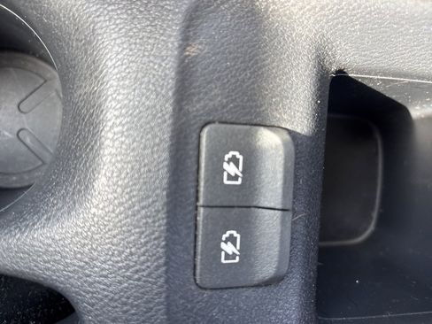 Used 2019 Nissan Kicks SV image 30