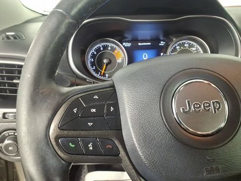 Used 2020 Jeep Cherokee Trailhawk w/ Cold Weather Group AWD/4WD image 16
