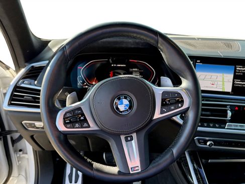 Used 2022 BMW X7 M50i image 13