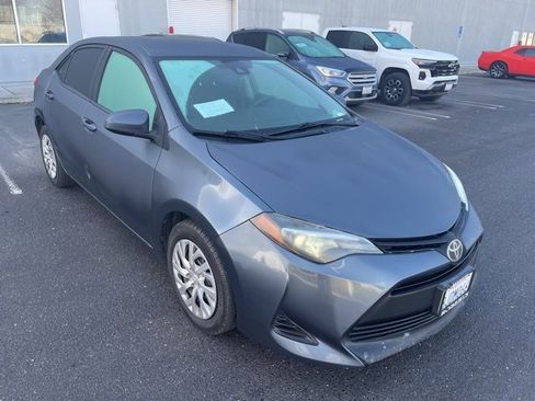 Used 2019 Toyota Corolla LE image 3