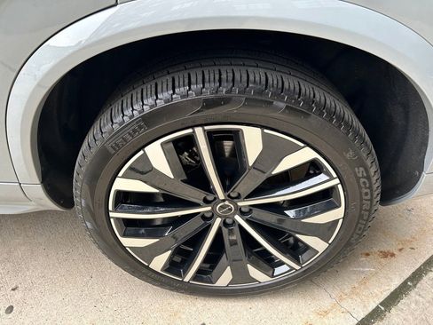 Certified 2025 Volvo XC90 B5 Plus image 5