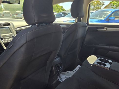 Used 2019 Ford Fusion SE FWD image 11