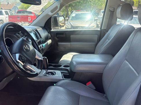 Used 2017 Toyota Sequoia SR5 AWD/4WD image 12