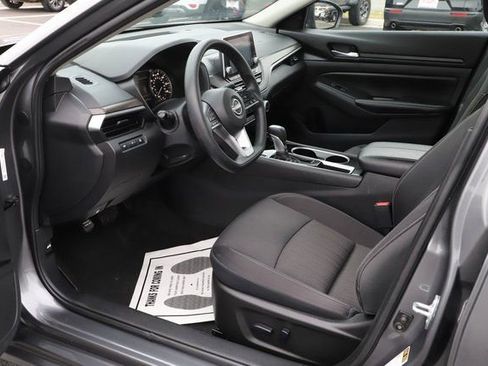 Used 2024 Nissan Altima 2.5 SV image 9