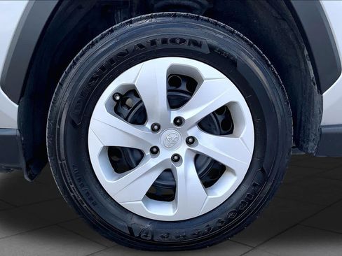 Used 2024 Toyota RAV4 LE AWD/4WD image 11
