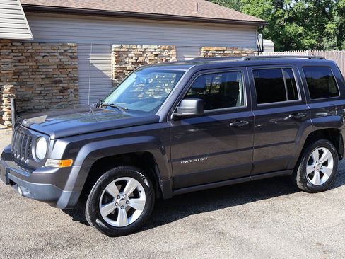 Used 2014 Jeep Patriot Latitude AWD/4WD image 4