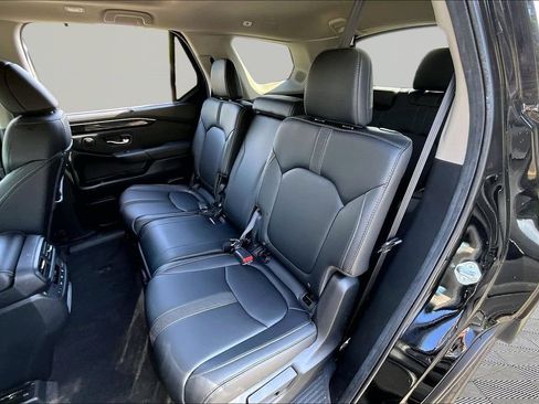 Used 2024 Honda Pilot Touring image 18