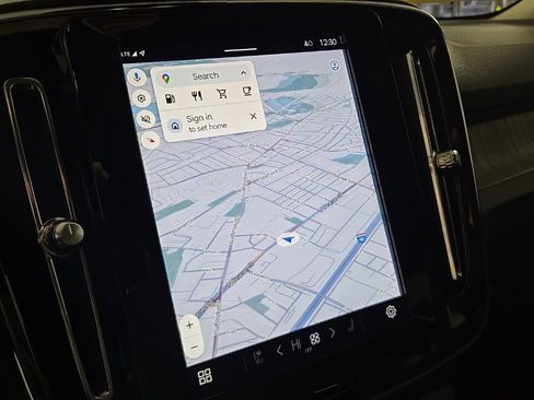 Certified 2024 Volvo XC40 B5 Plus w/ Protection Package Premier image 27