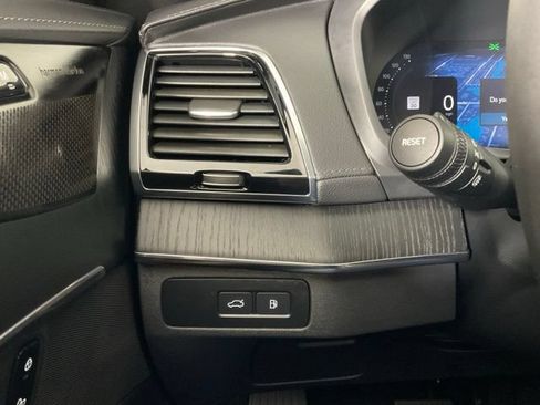 Certified 2024 Volvo XC90 T8 Ultimate AWD/4WD image 25