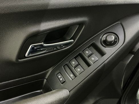 Used 2019 Chevrolet Trax LT w/ LT Convenience Package image 23