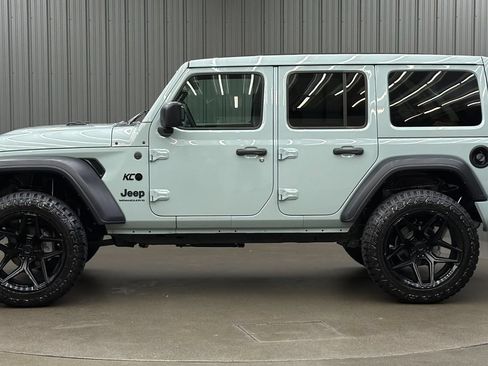 Used 2024 Jeep Wrangler Unlimited Sport AWD/4WD image 2