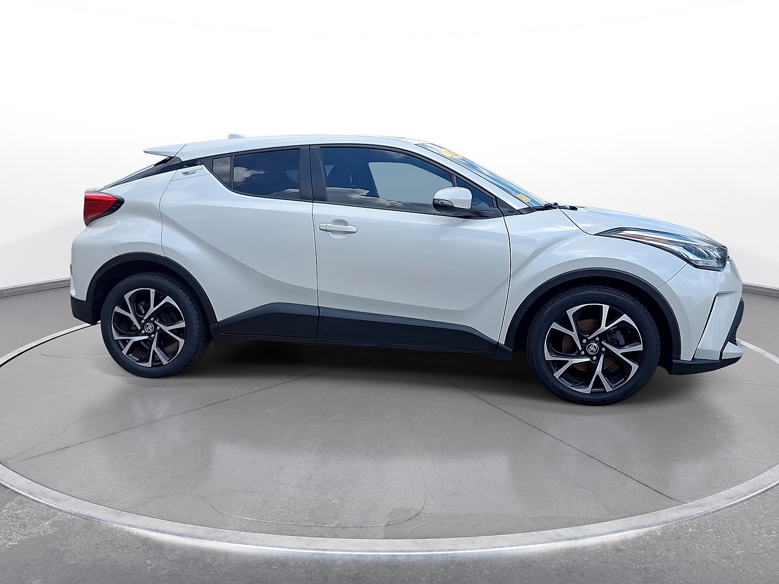 Used 2021 Toyota C-HR XLE FWD image 9
