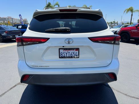 Used 2020 Toyota Highlander L FWD image 9