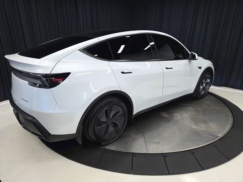 Used 2026 Tesla Model Y Long Range image 12