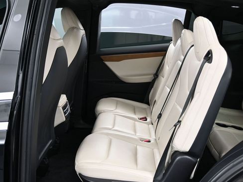 Used 2021 Tesla Model X Performance image 39