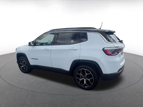 Used 2025 Jeep Compass Limited image 10