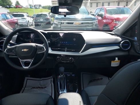 New 2026 Chevrolet Trax LT w/ LT Convenience Package FWD image 15
