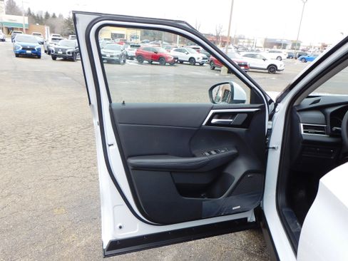 New 2026 Mitsubishi Outlander SE image 12