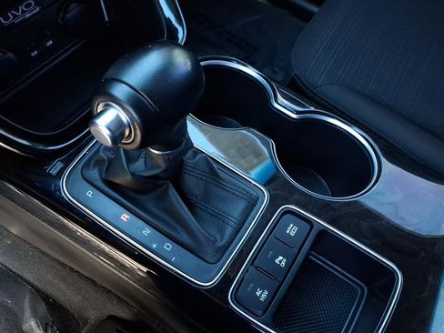 Used 2015 Kia Sorento LX image 28