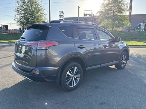 Used 2017 Toyota RAV4 XLE FWD image 9