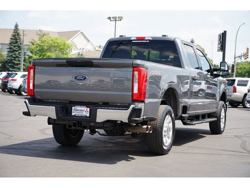 Used 2023 Ford F250 XLT image 3