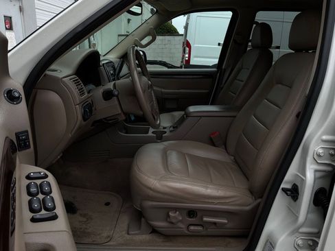 Used 2004 Ford Explorer Limited image 10