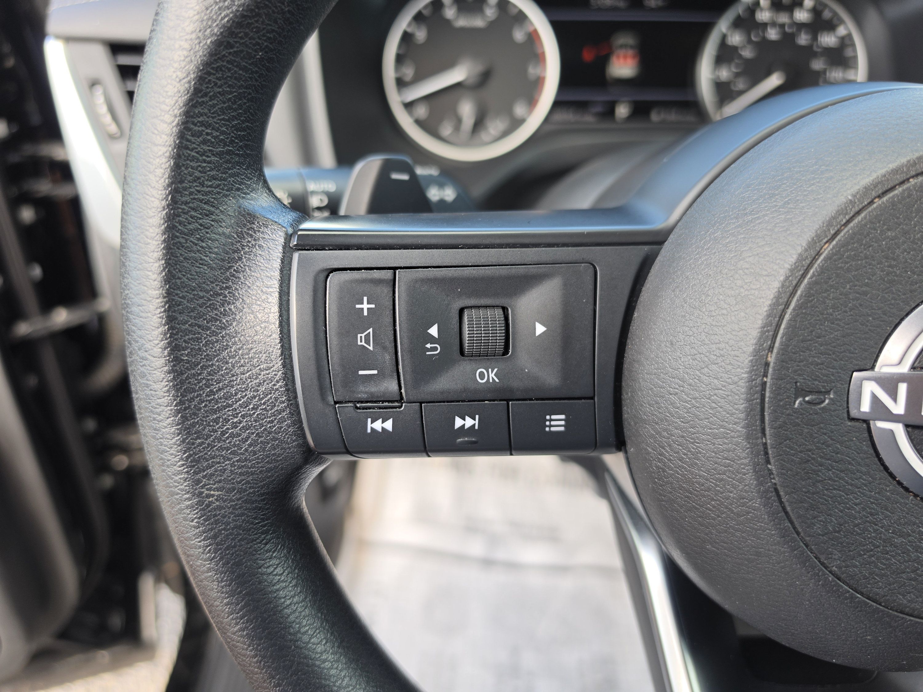 Used 2024 Nissan Rogue S AWD/4WD image 30