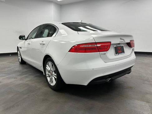 Used 2018 Jaguar XE Premium image 4