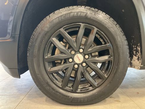 Used 2019 GMC Acadia SLT image 9