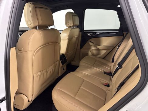 Certified 2018 Porsche Macan image 26