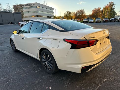 Used 2023 Nissan Altima 2.5 SV image 3