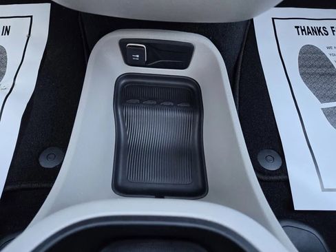 Used 2024 Chrysler Pacifica Select image 22