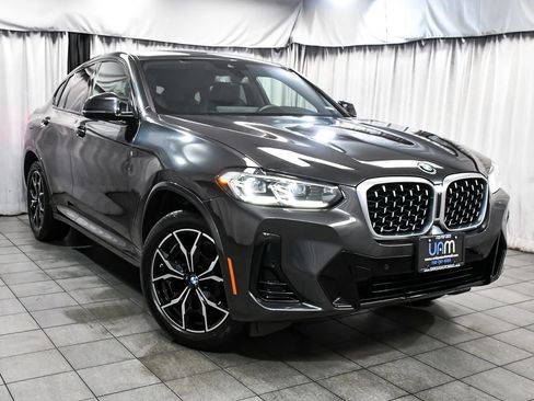 Used 2025 BMW X4 xDrive30i AWD/4WD image 3