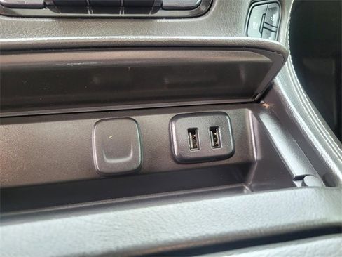 Used 2020 Chevrolet Suburban Premier image 32