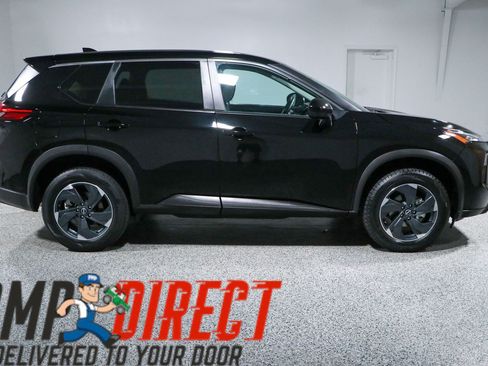 Used 2024 Nissan Rogue SV AWD/4WD image 6