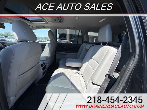 Used 2017 Honda Pilot Touring image 9