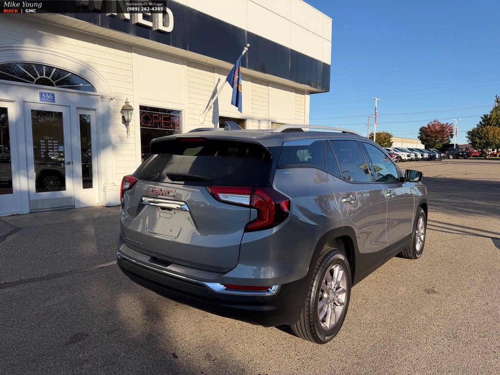 Used 2024 GMC Terrain SLT w/ Infotainment Package II FWD image 5