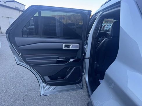 Used 2023 Ford Explorer ST-Line w/ Class IV Trailer Tow Package image 13