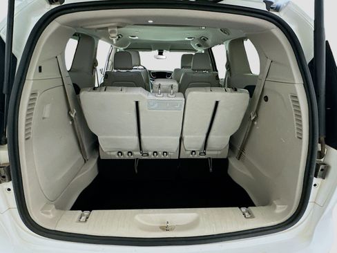 Used 2017 Chrysler Pacifica Touring-L image 31