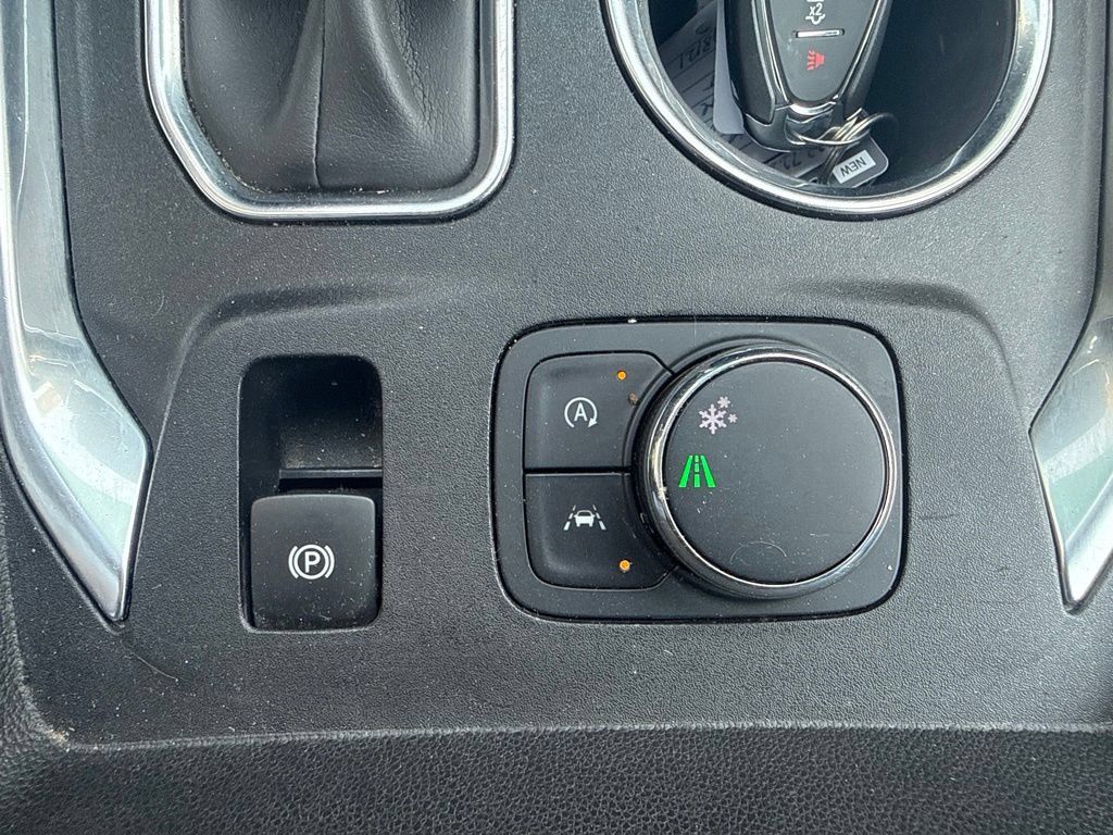 Used 2023 Chevrolet Traverse LT FWD image 33