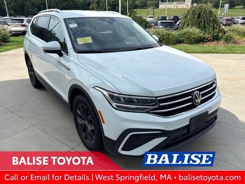 Used 2024 Volkswagen Tiguan SE AWD/4WD image 1