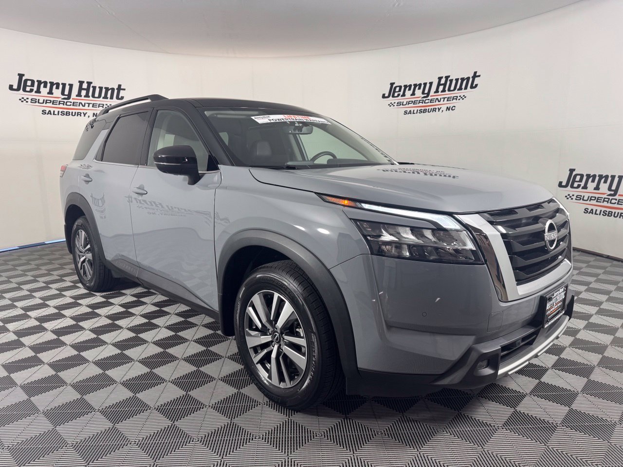Used 2024 Nissan Pathfinder SL AWD/4WD image 5