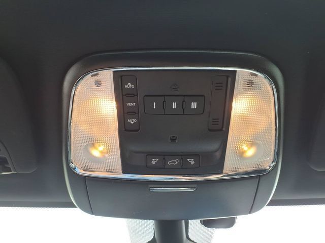 Used 2021 Jeep Grand Cherokee Limited AWD/4WD image 22