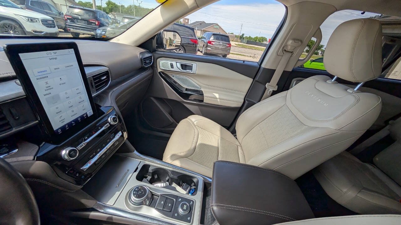 Used 2022 Ford Explorer Platinum w/ Equipment Group 601A AWD/4WD image 26