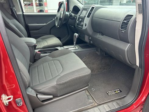 Used 2018 Nissan Frontier PRO-4X image 19