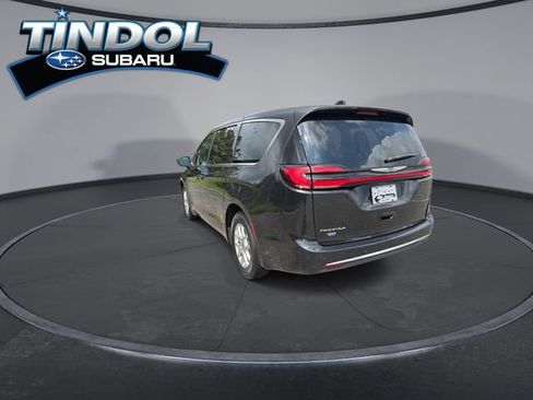 Used 2023 Chrysler Pacifica Touring-L FWD image 6