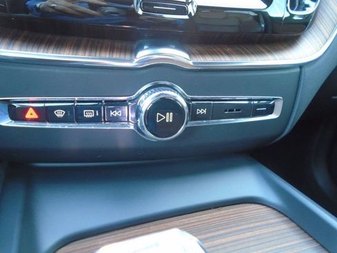 Used 2024 Volvo XC60 T8 Ultimate w/ Protection Package Premier image 23