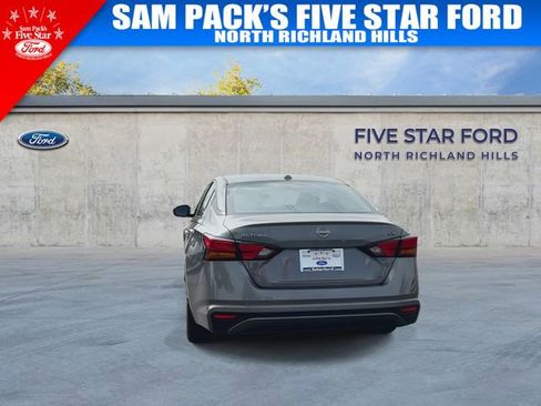 Used 2024 Nissan Altima 2.5 SV image 8