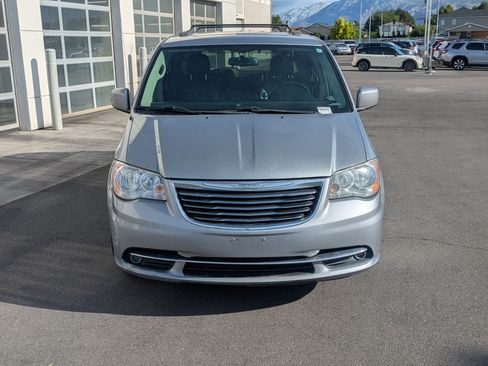 Used 2015 Chrysler Town & Country Touring w/ Driver Convenience Group FWD image 11