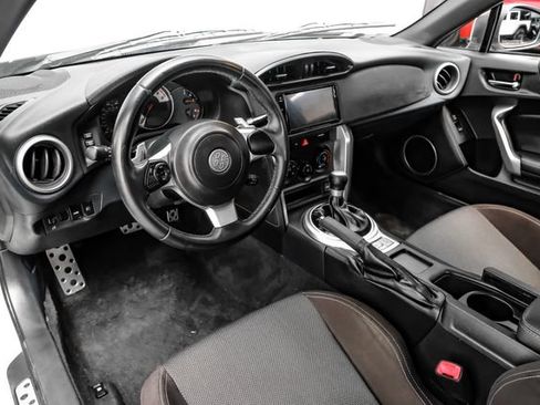 Used 2020 Toyota 86 RWD image 3